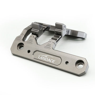 Fabbricazione di apparecchi di illuminazione per la montaggio efficiente su serbatoi 300 della Grande Parete con supporti compatibili con JEEP