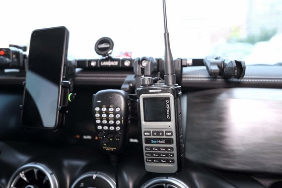 Supporto per cellulari multifunzione da 280x270x85 mm per posizionamento sulla console centrale dell'auto