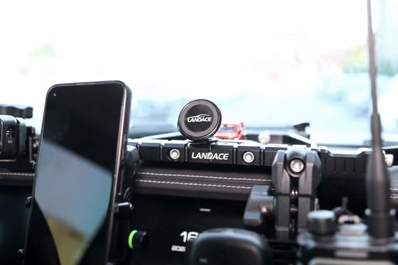 Supporto per cellulari multifunzione da 280x270x85 mm per posizionamento sulla console centrale dell'auto