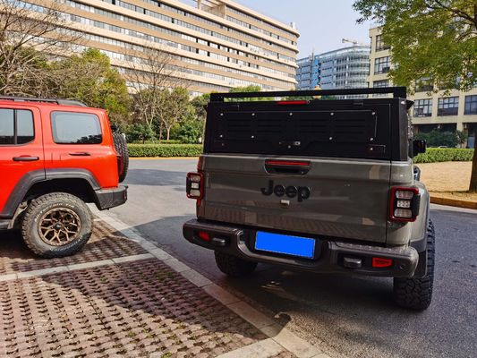 Jeep Gladiator Pickup Truck Canopy Bed Topper in finitura rivestita in polvere di colore nero