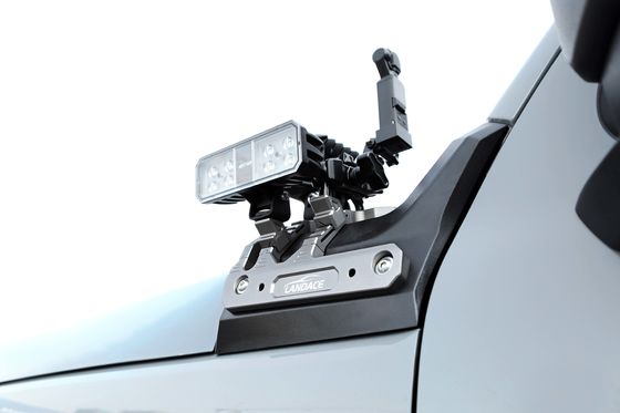 Un pilastro di luce montato con cappuccio 4x4 serbatoio 300 4runner cappuccio montato con luce