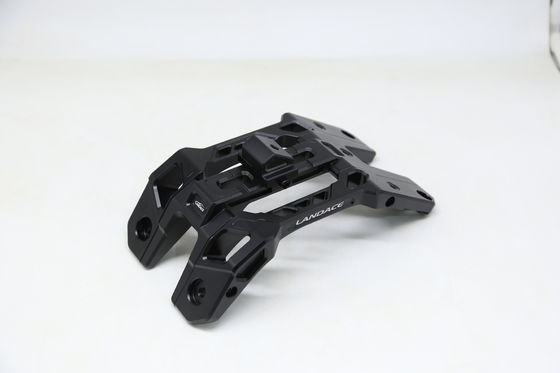 Convenienti supporti di montaggio leggeri a pilastro A rivestiti in polvere per la lavorazione CNC in lega di alluminio