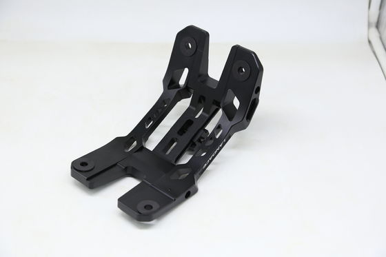 Convenienti supporti di montaggio leggeri a pilastro A rivestiti in polvere per la lavorazione CNC in lega di alluminio