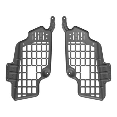 Trasporti marittimi semplificati con reti appese alle finestre laterali e scaffali organizzatori