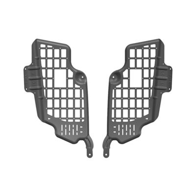 Trasporti marittimi semplificati con reti appese alle finestre laterali e scaffali organizzatori