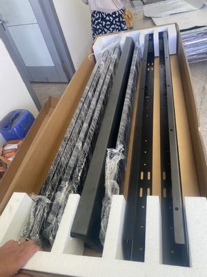 Migliora le capacità off-road del tuo LC200 con il kit di scaffalatura per tetto Slimline II personalizzato