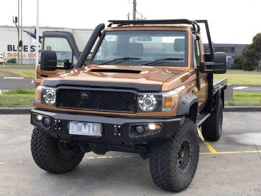 Aggiungi stile e funzionalità alla tua Toyota LC79 con paraurti posteriori e porta pneumatici