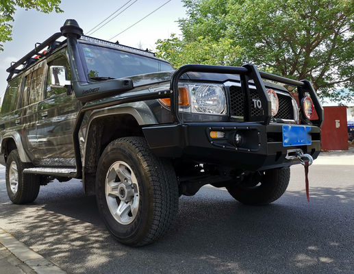 Aggiungi stile e funzionalità alla tua Toyota LC79 con paraurti posteriori e porta pneumatici
