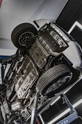 Protezione del serbatoio del carburante per i veicoli Mitsubishi Pajero V93 V97