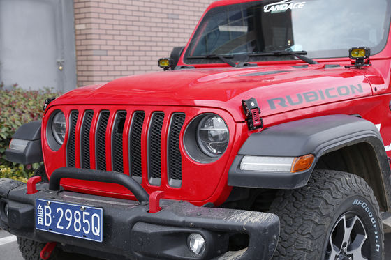 Migliora le prestazioni off-road della tua Jeep Wrangler JK 07 con il Black Red Hood Latch Kit