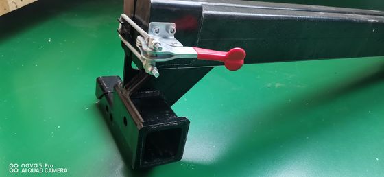 Carriera di ruote di ricambio nere off-road progettata e fabbricata da Custom Metal Fabrication