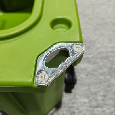 Comodo immagazzinamento di bacchette/cucchiai su scaffalature sul tetto di auto con scatola per attrezzi pesanti