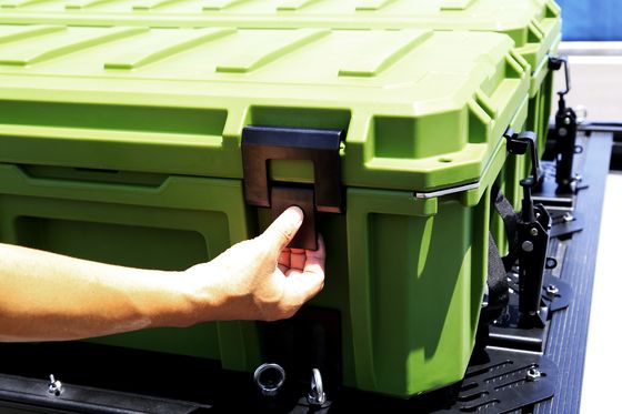 Organizzatore di scatole utensili di grado professionale per lo stoccaggio di utensili pesanti su scaffalatura sul tetto dell'auto