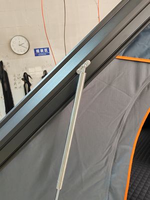 Una camera da letto 4-5 persone Auto tetto tenda superiore con scala laterale universale impermeabile 2,1m
