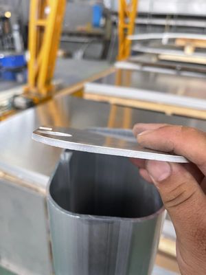 Serbatoio per l'acqua montato per il display universale del modello di auto