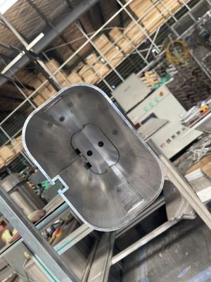 Serbatoio per l'acqua montato per il display universale del modello di auto