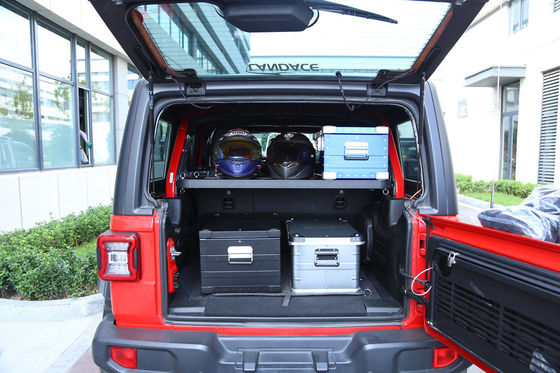 Scaffaletto interno a 4 porte per l'efficienza e l'organizzazione dello stoccaggio off-road